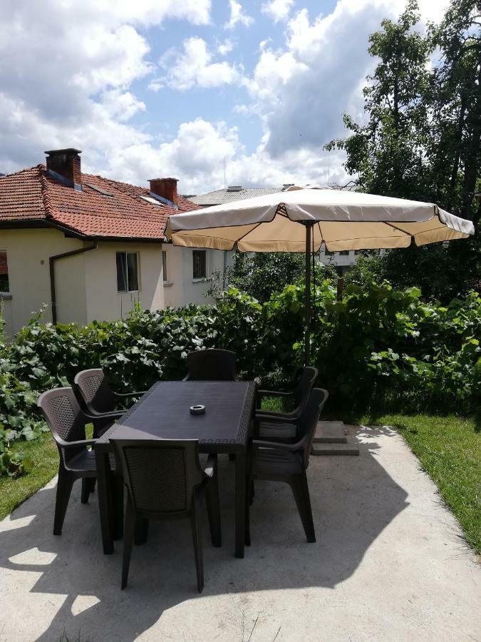 Апартаменти За Гости Бошнакови Dewin Exterior foto